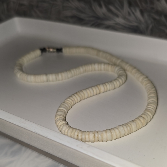 White Shell Elegant Cream Beaded Necklace - Picture 4 of 4